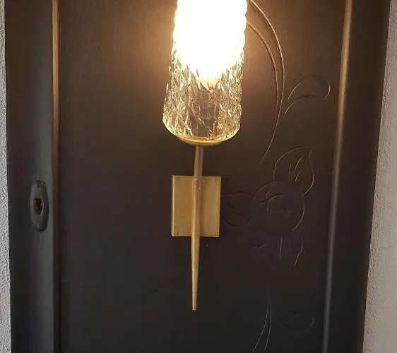 Le De La Vieille Eglise De Feriehus Coussergues