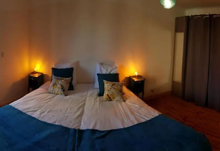 Le De La Vieille Eglise De Feriehus Coussergues